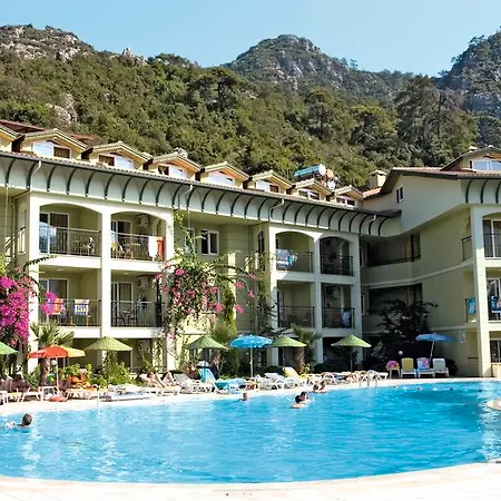 Ξενοδοχείο με διαμερίσματα Palm Garden İcmeler