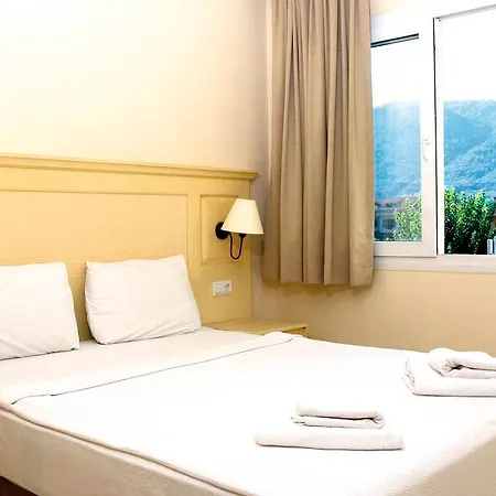 Ξενοδοχείο με διαμερίσματα Palm Garden İcmeler